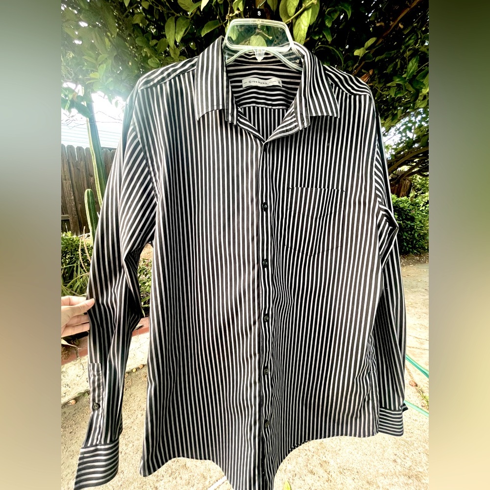 Giordano long sleeve button down top. Black & white stripes. Excellent condition